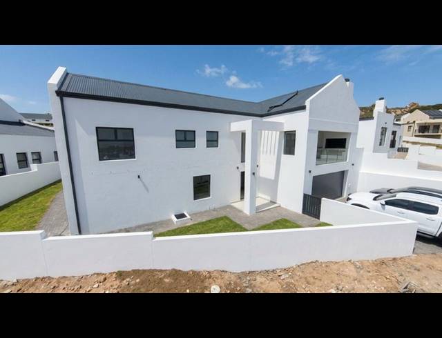 4 BEDROOM HOUSE FOR SALE IN DA GAMA BAY